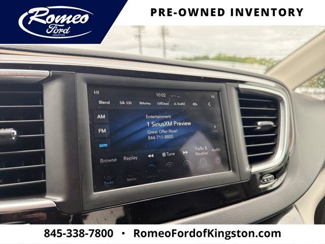 Used 2018 Chrysler Pacifica Touring-L FWD image 18