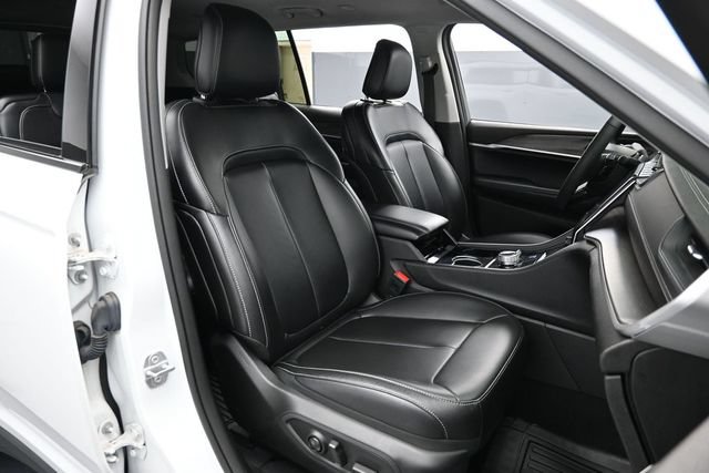 Used 2023 Jeep Grand Cherokee L Limited AWD/4WD image 33