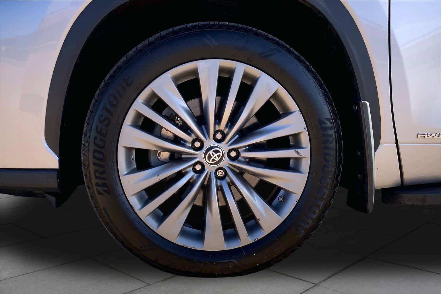 Used 2020 Toyota Highlander Platinum AWD/4WD image 17