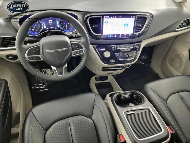 Used 2024 Chrysler Pacifica Touring-L FWD image 31