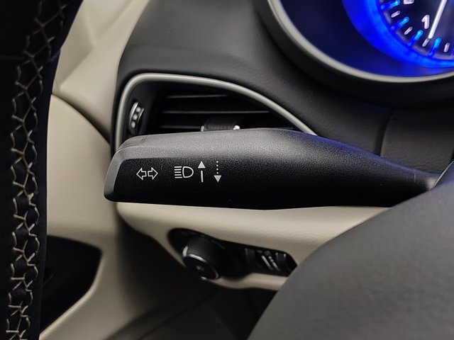 Used 2024 Chrysler Pacifica Touring-L FWD image 35