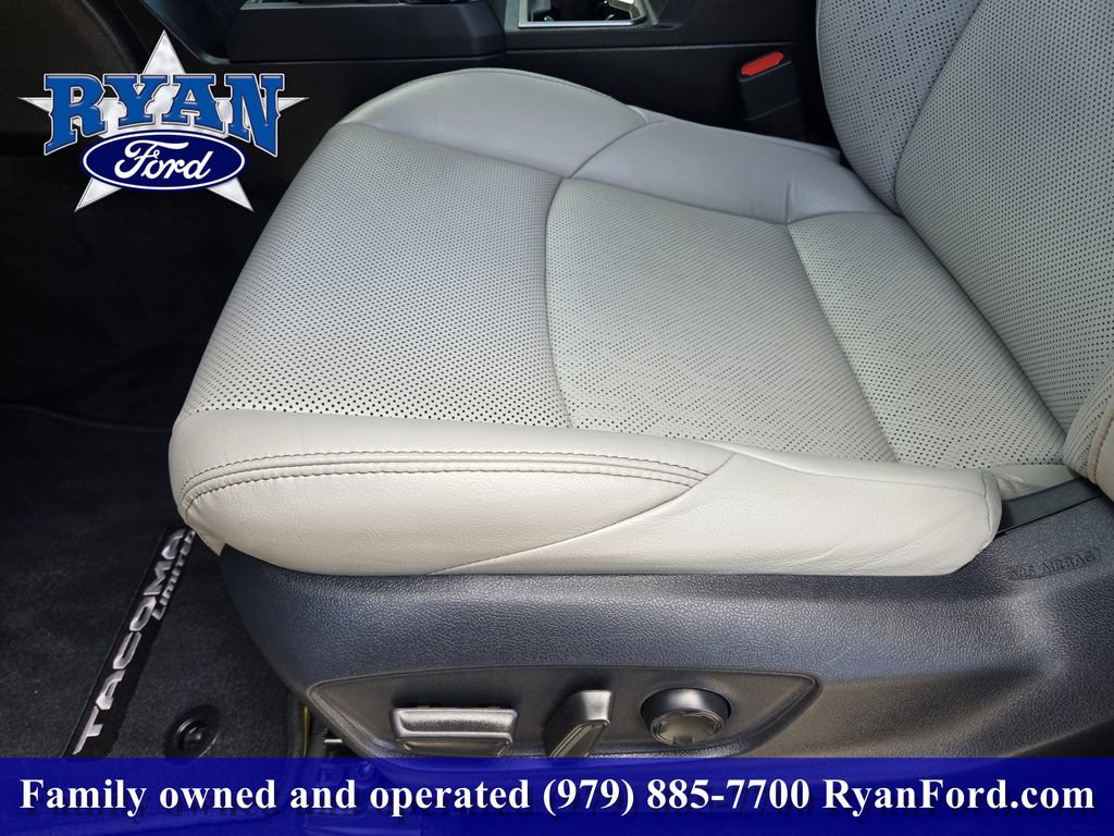Used 2024 Toyota Tacoma Limited AWD/4WD image 17