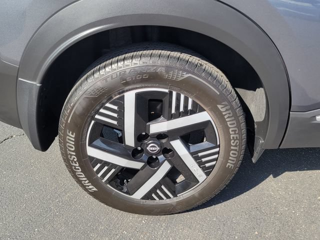 Used 2025 Nissan Kicks SV w/ Charging Package FWD image 5