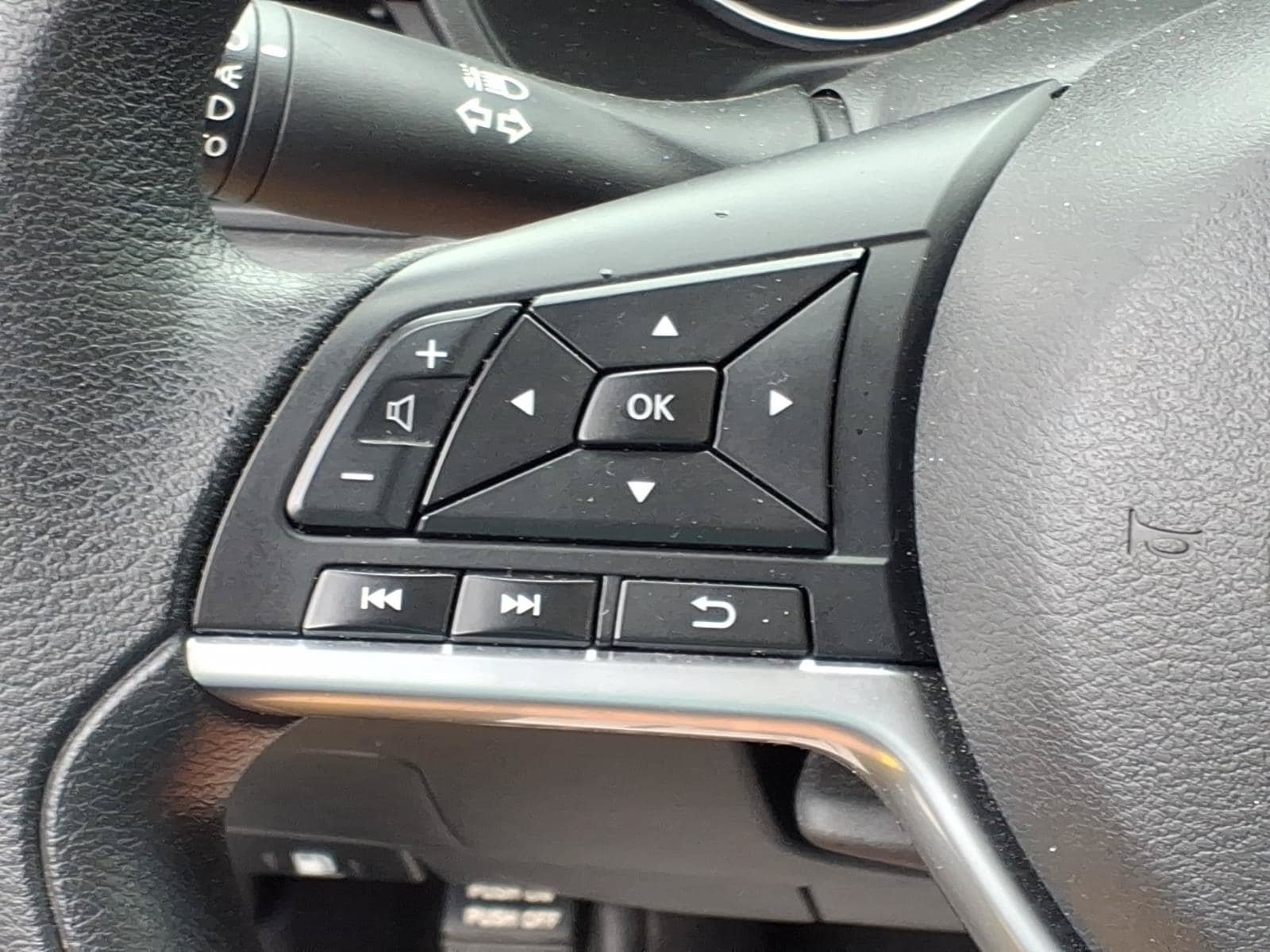 Used 2025 Nissan Altima 2.5 SV FWD image 24