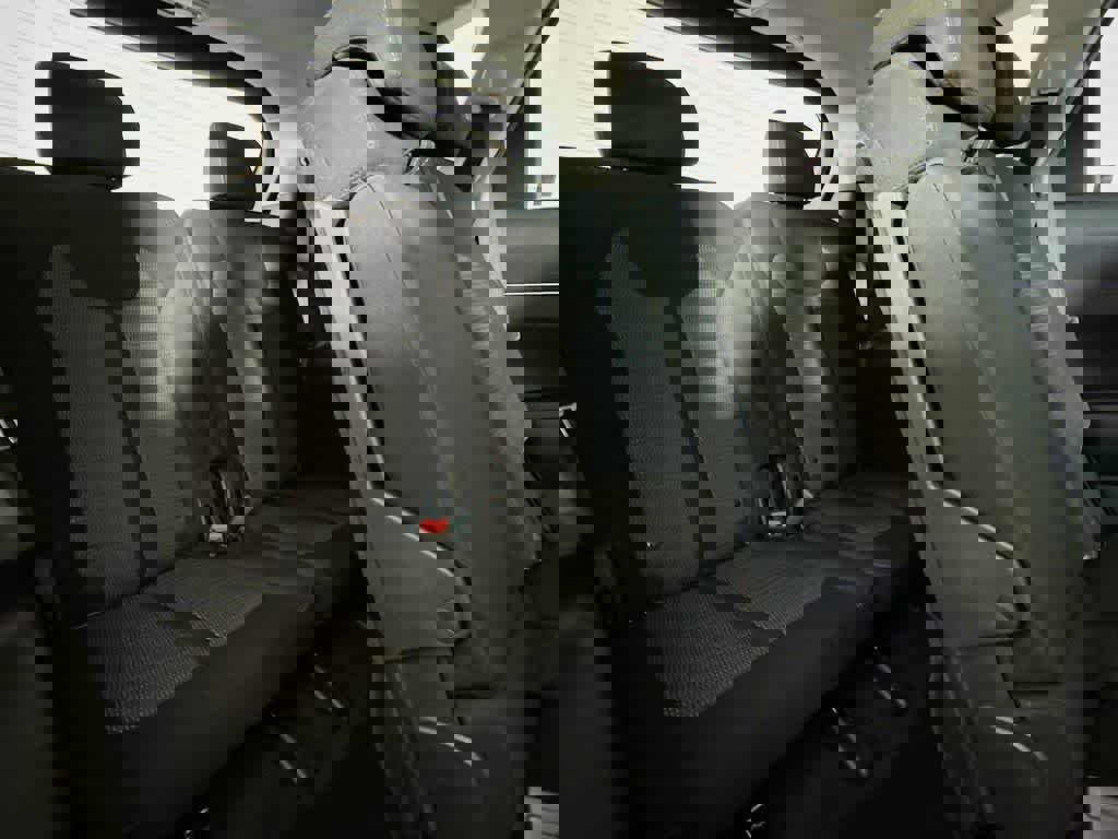 Used 2023 Kia Sorento LX image 30