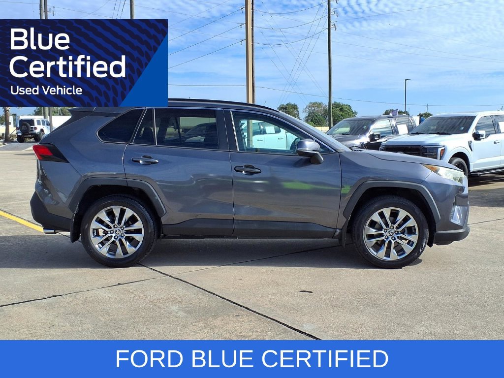 Used 2021 Toyota RAV4 XLE Premium FWD image 8