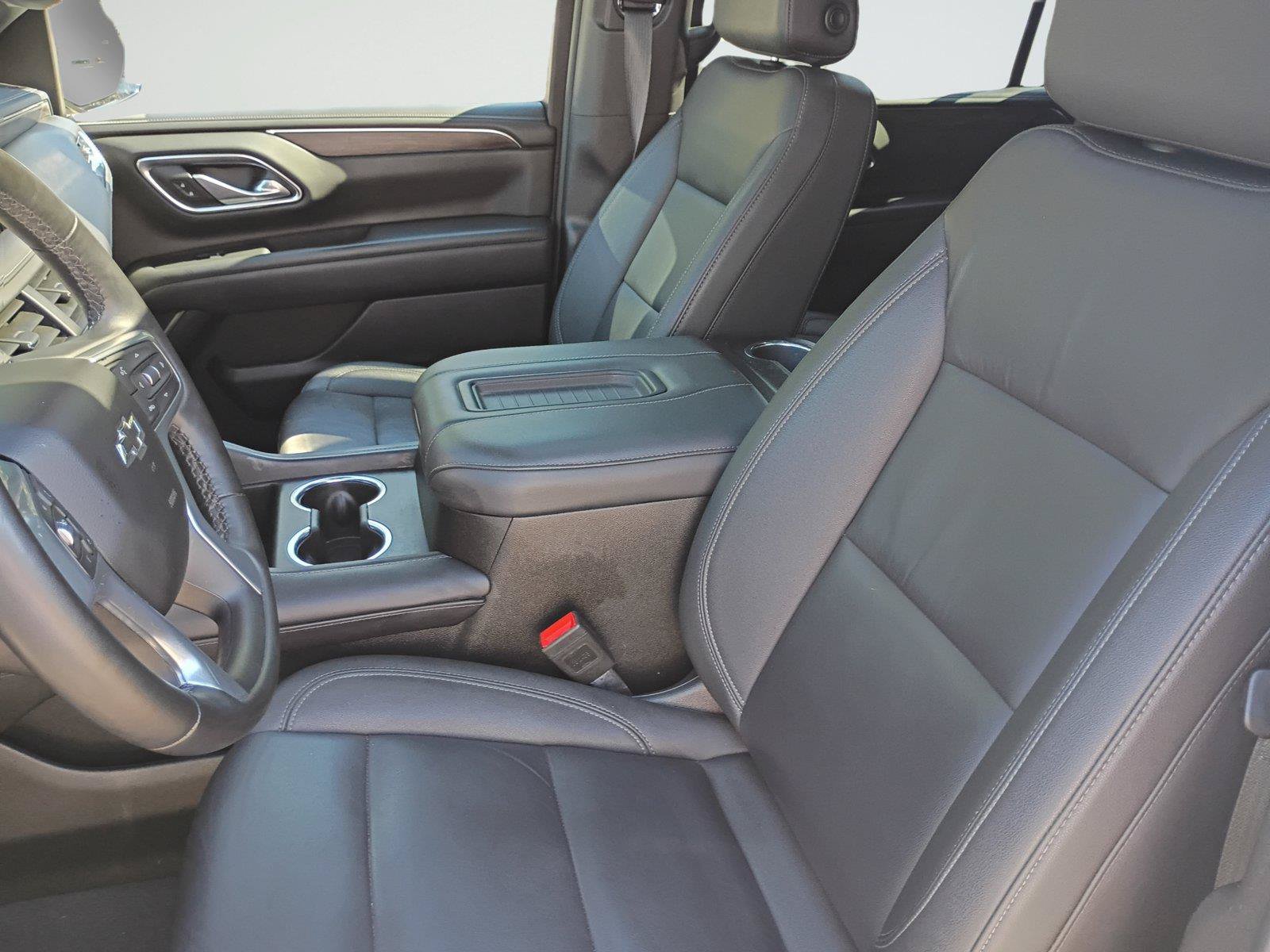 Used 2024 Chevrolet Suburban Z71 w/ Luxury Package AWD/4WD image 15