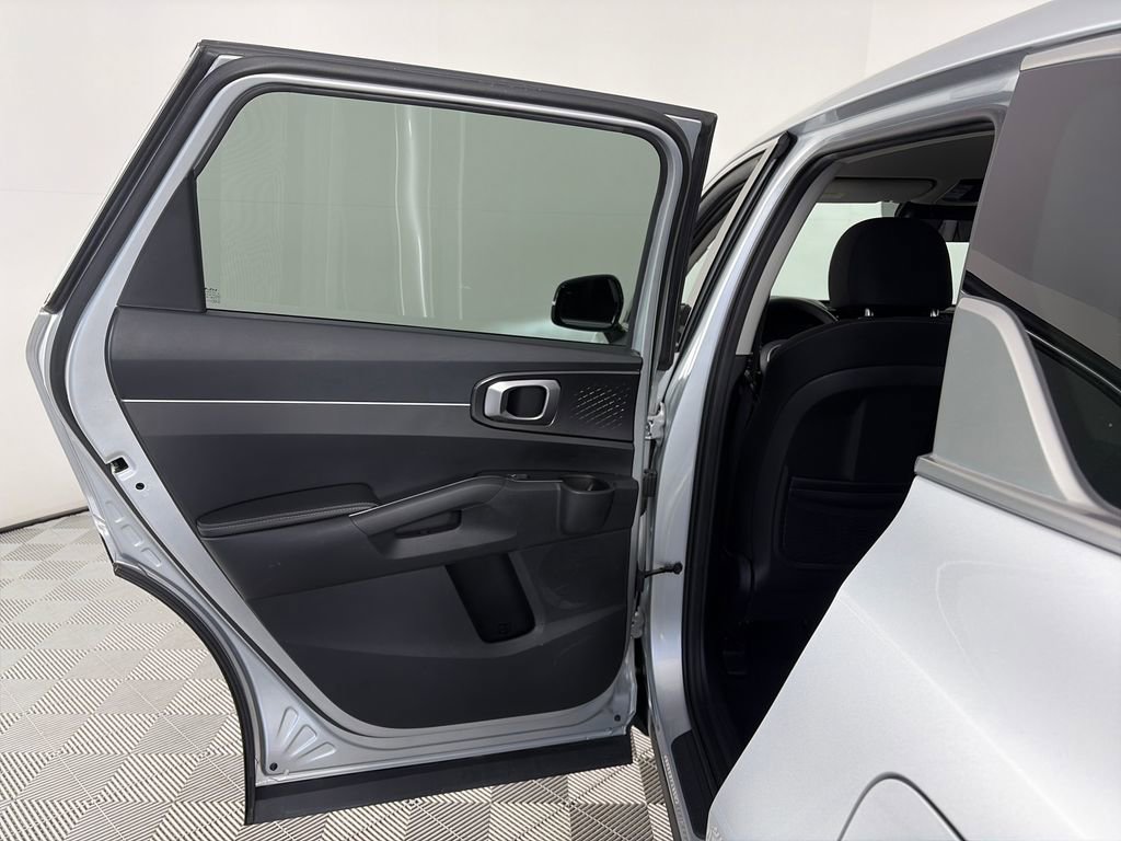 Used 2022 Kia Sorento LX AWD/4WD image 12