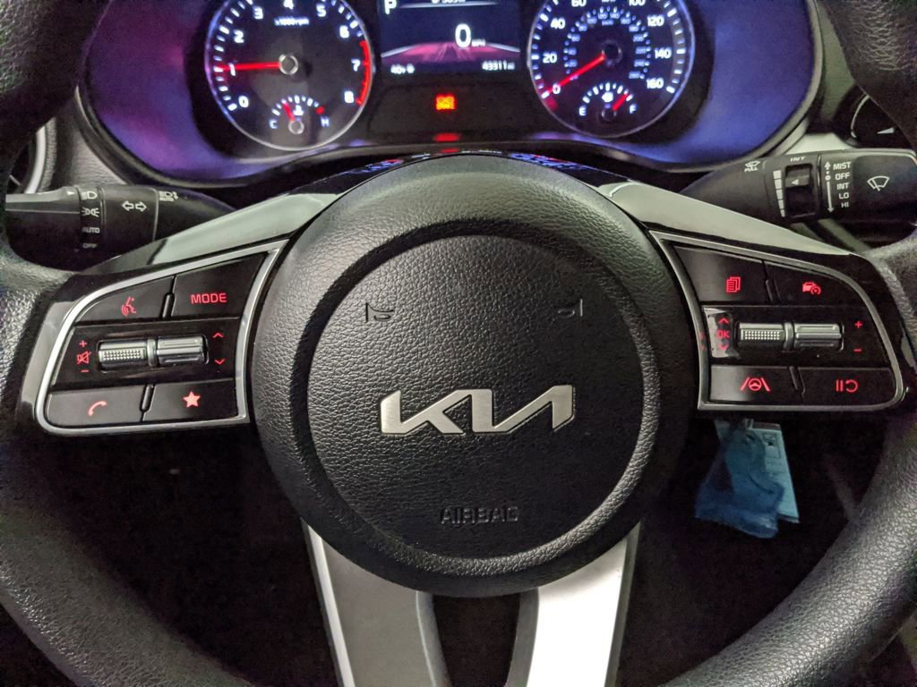 Used 2024 Kia Forte LXS image 11