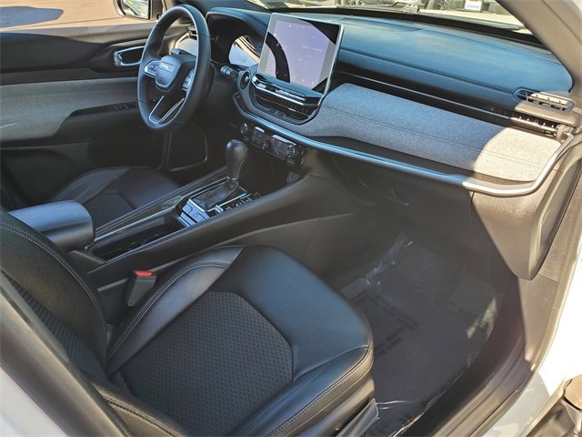 Used 2024 Jeep Compass Latitude image 19