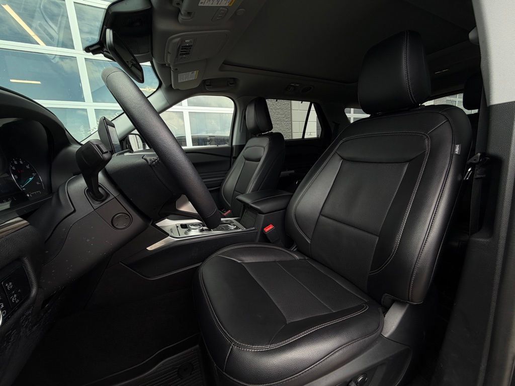 Certified 2024 Ford Explorer Limited w/ Limited Technology Package AWD/4WD image 19