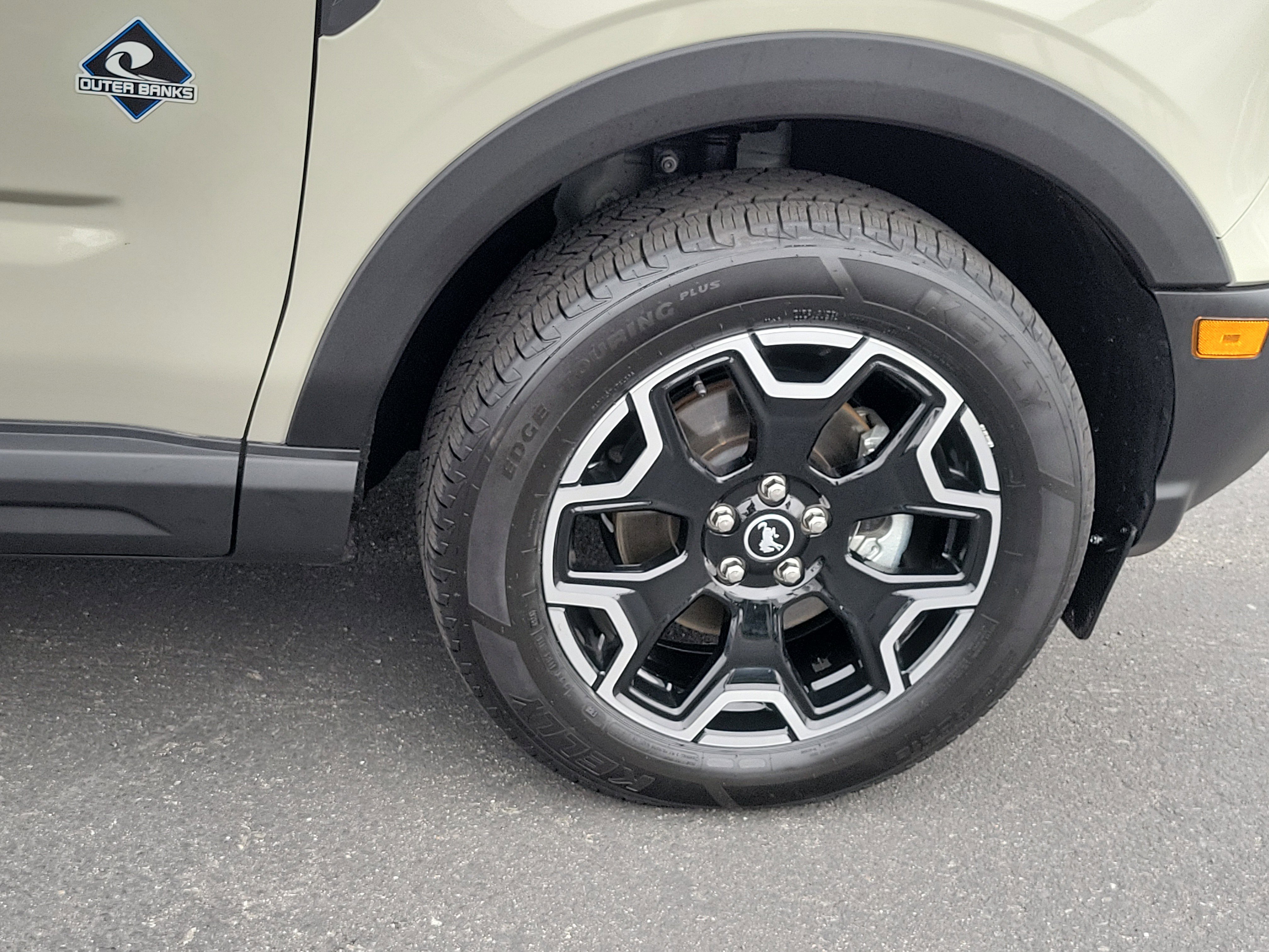 Certified 2025 Ford Bronco Sport Outer Banks w/ Outer Banks Tech Package+ AWD/4WD image 15