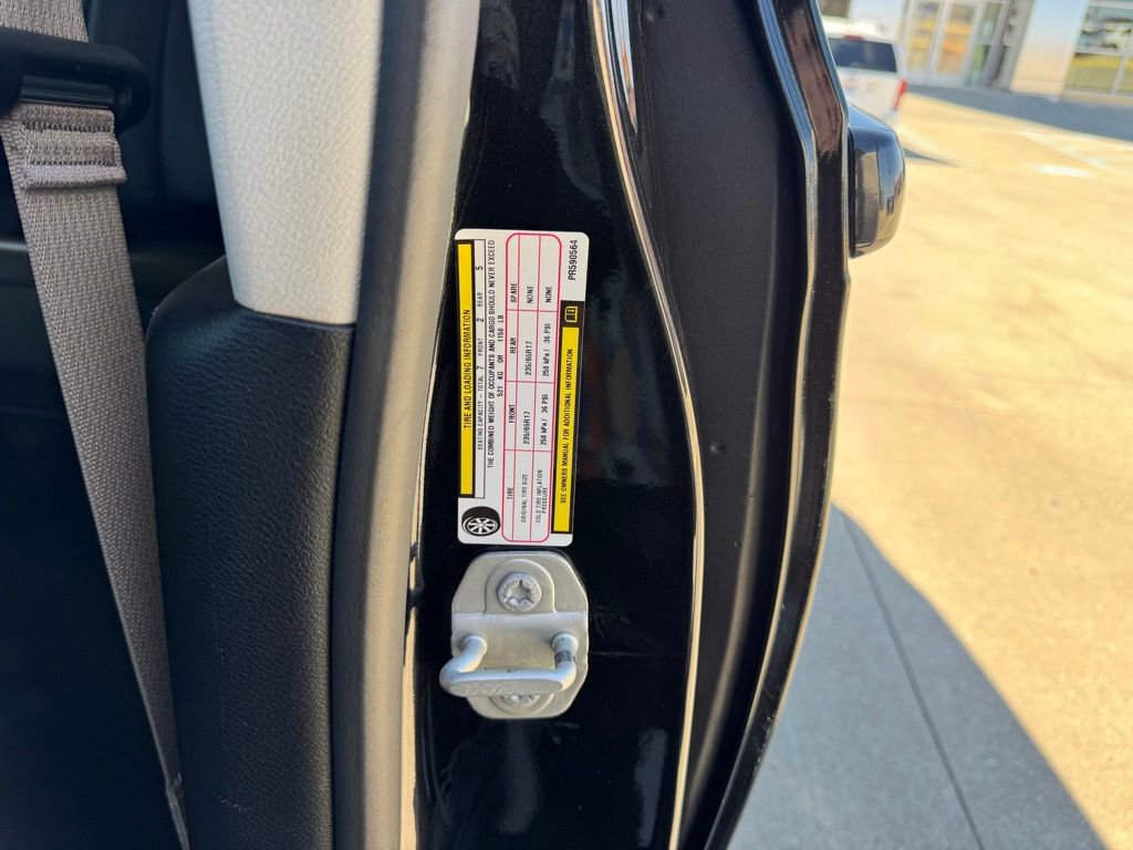 Used 2023 Chrysler Pacifica Touring-L image 49