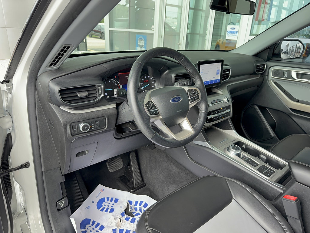 Certified 2022 Ford Explorer XLT w/ Equipment Group 202A RWD image 10