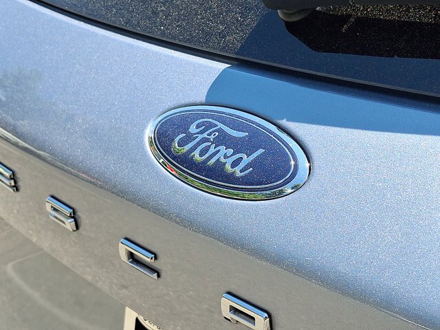 Certified 2022 Ford Escape SE w/ SE Sport Appearance Package FWD image 16