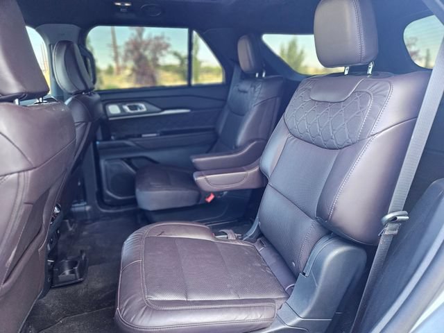 Certified 2025 Ford Explorer Platinum w/ Ultimate Package AWD/4WD image 15