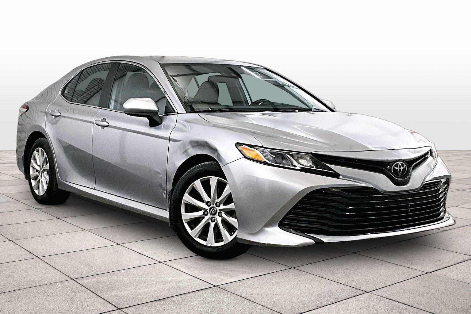 Used 2020 Toyota Camry LE image 2