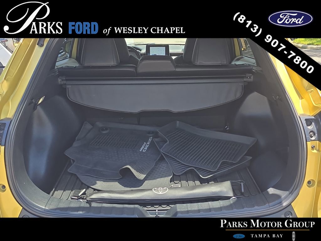 Used 2023 Toyota Corolla Cross AWD Hybrid w/ Convenience Package image 8