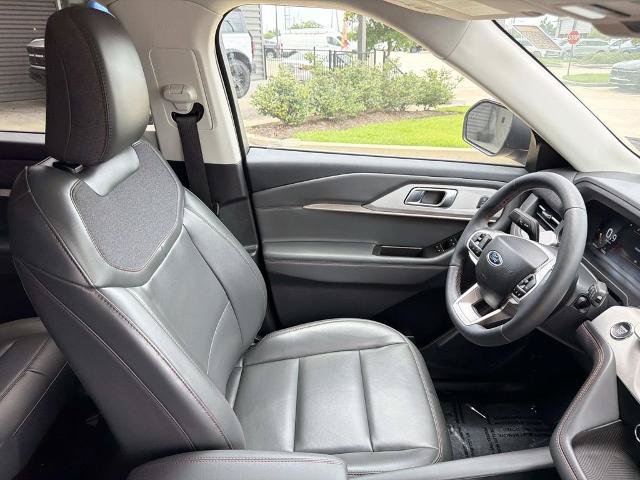 Certified 2025 Ford Explorer Active w/ Active Comfort Package AWD/4WD image 13