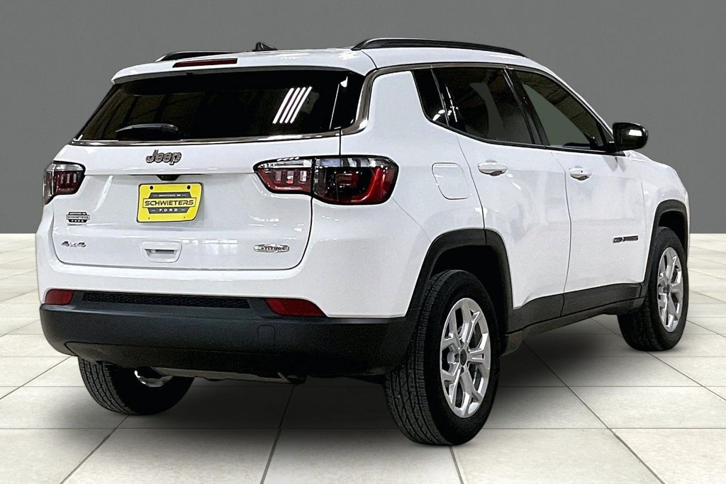 Used 2025 Jeep Compass Latitude AWD/4WD image 12