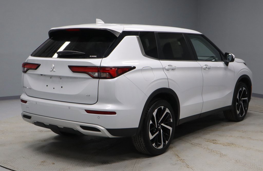 Used 2023 Mitsubishi Outlander SE image 5