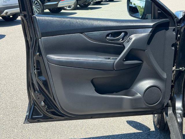 Used 2019 Nissan Rogue S AWD/4WD image 11