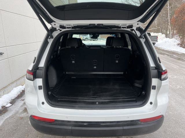 Used 2024 Jeep Grand Cherokee Altitude image 9