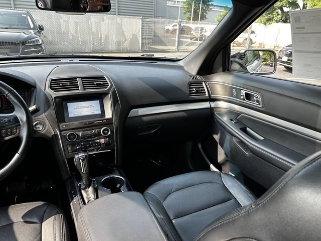 Certified 2018 Ford Explorer XLT w/ Equipment Group 202A AWD/4WD image 17