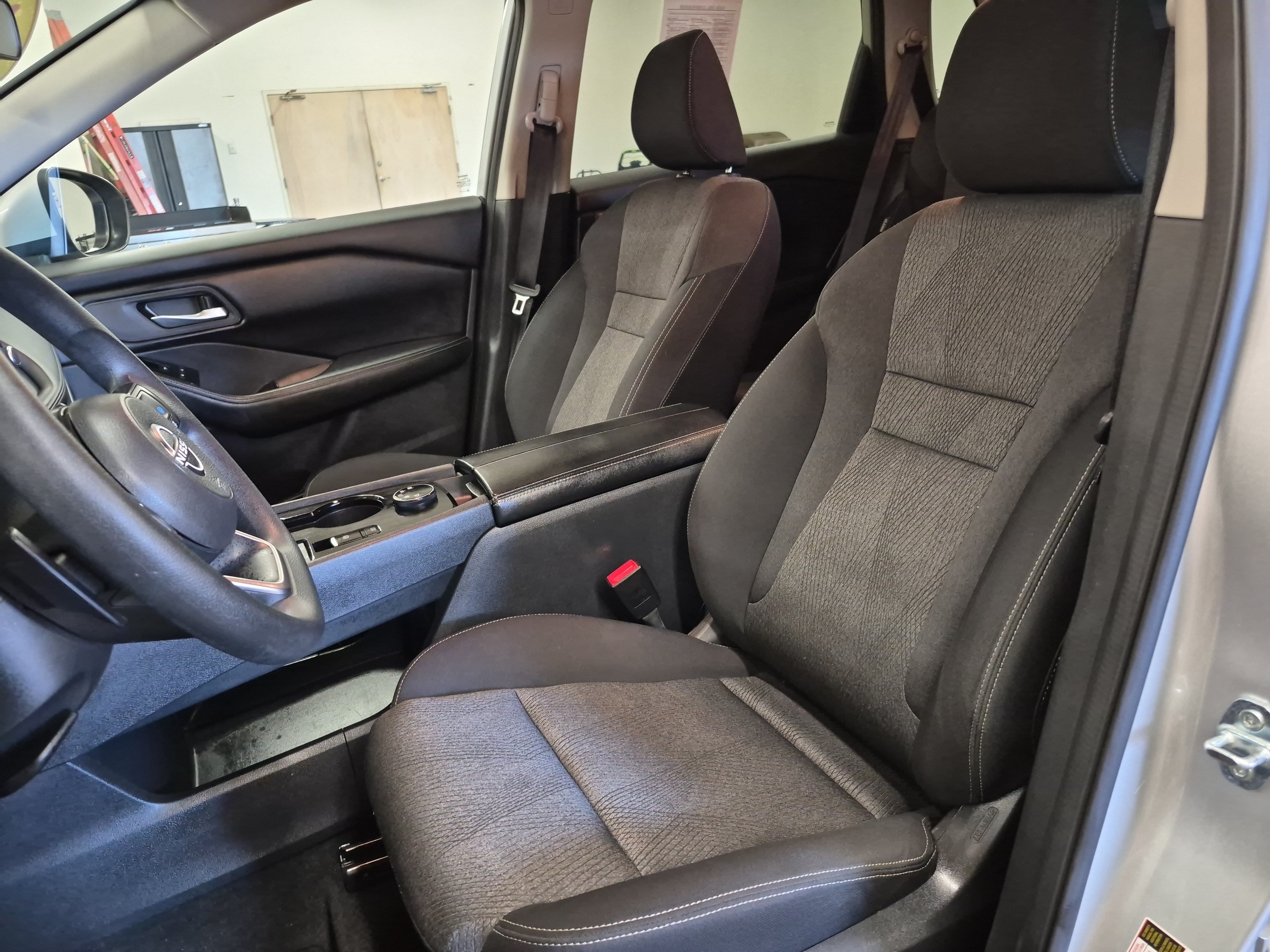 Used 2024 Nissan Rogue SV AWD/4WD image 11