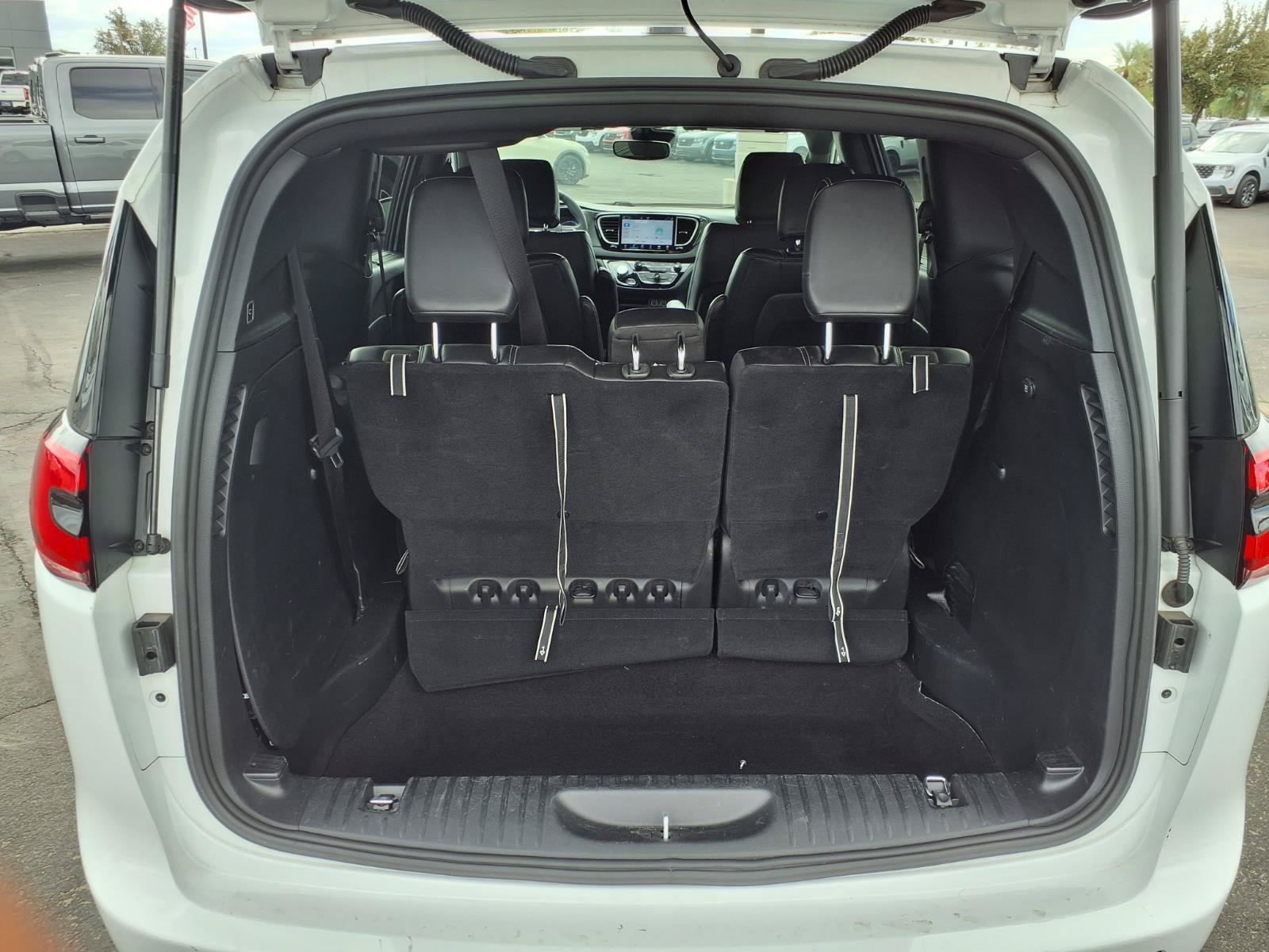Used 2025 Chrysler Pacifica Select FWD image 17