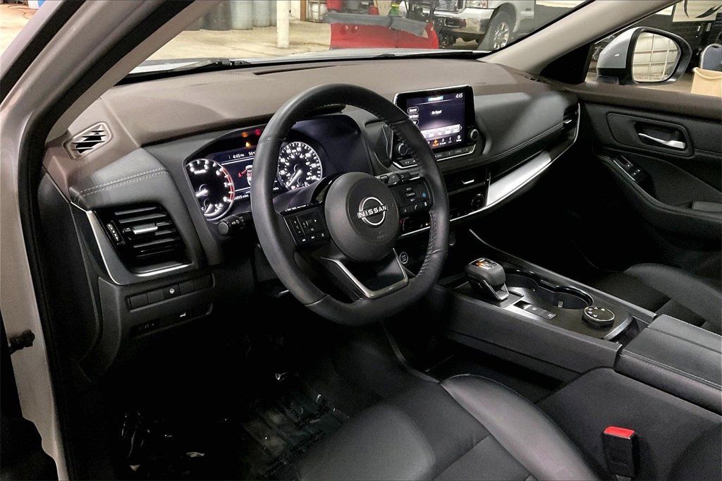 Used 2023 Nissan Rogue SV w/ SV Premium Package image 13