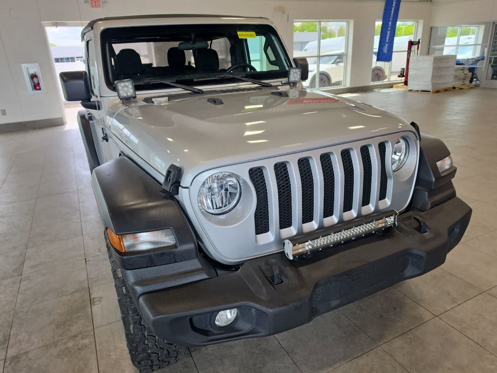 Used 2023 Jeep Wrangler Sport AWD/4WD image 4