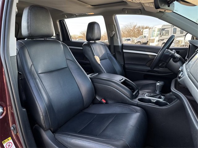 Used 2019 Toyota Highlander XLE image 32