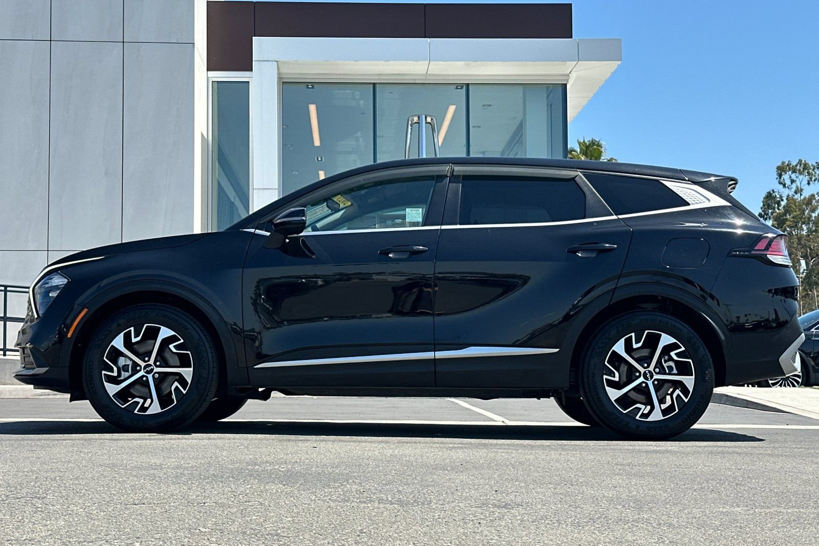 Used 2023 Kia Sportage EX FWD image 6