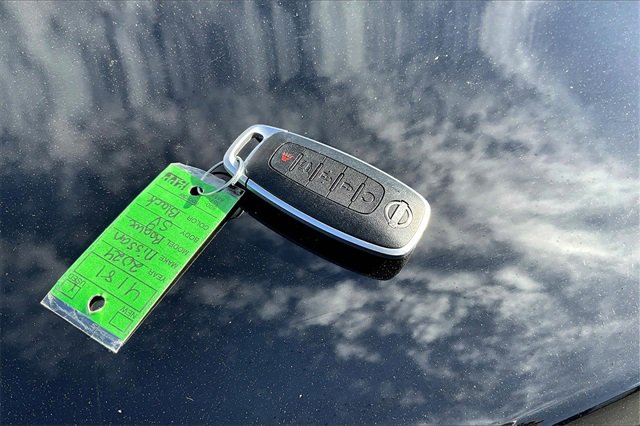 Used 2024 Nissan Rogue SV image 10