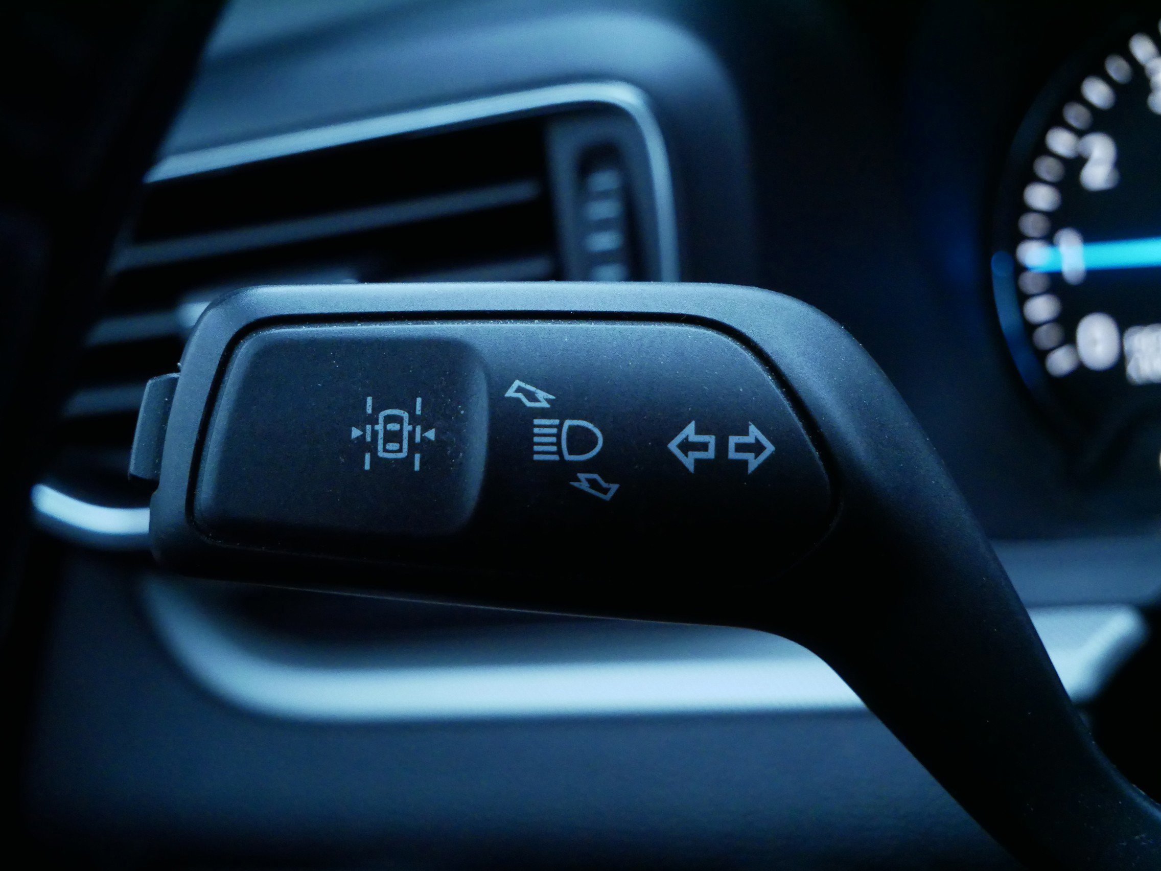 Certified 2020 Ford Explorer XLT w/ Equipment Group 202A image 19