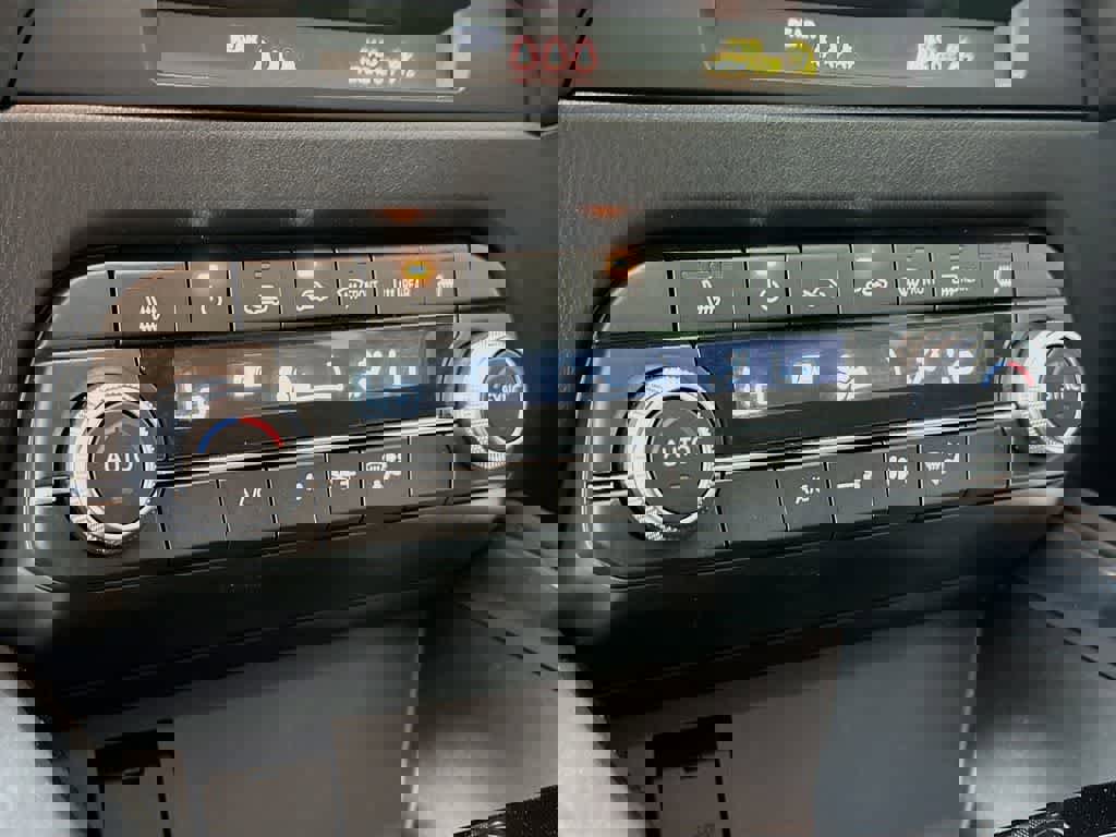 Used 2025 MAZDA CX-5 Carbon Edition image 17