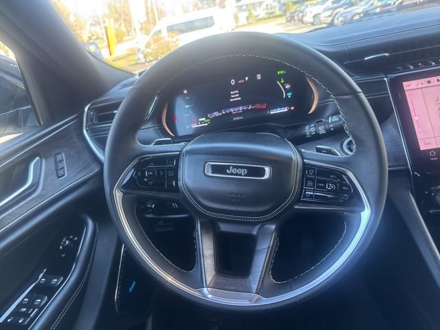 Used 2023 Jeep Grand Cherokee Overland AWD/4WD image 23