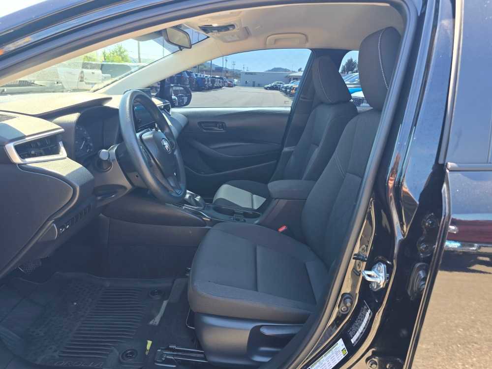 Used 2025 Toyota Corolla LE FWD image 9