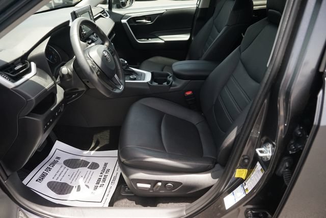 Used 2021 Toyota RAV4 XLE Premium AWD/4WD image 9