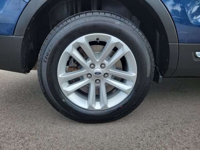 Certified 2017 Ford Explorer XLT w/ Equipment Group 202A FWD image 35