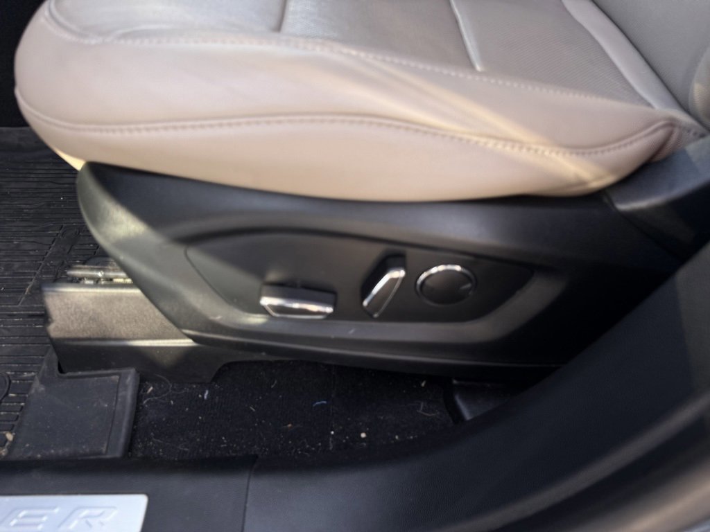 Certified 2020 Ford Explorer Limited w/ Class III Trailer Tow Package image 11