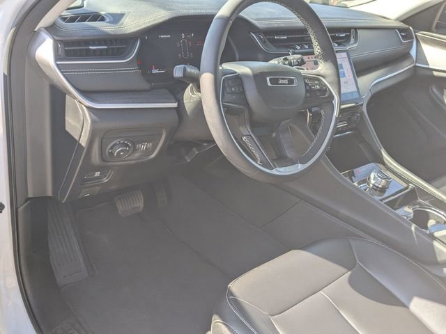 Used 2023 Jeep Grand Cherokee L Limited w/ Black Appearance Package AWD/4WD image 11