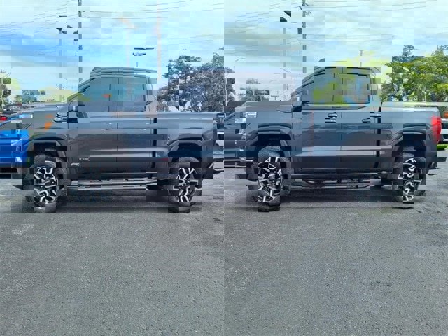 Used 2021 GMC Sierra 1500 AT4 w/ AT4 Value Package image 6