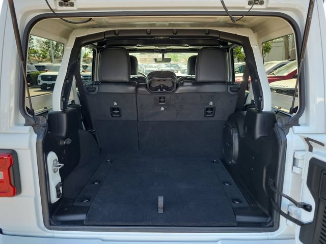 Used 2023 Jeep Wrangler Unlimited Sahara AWD/4WD image 18