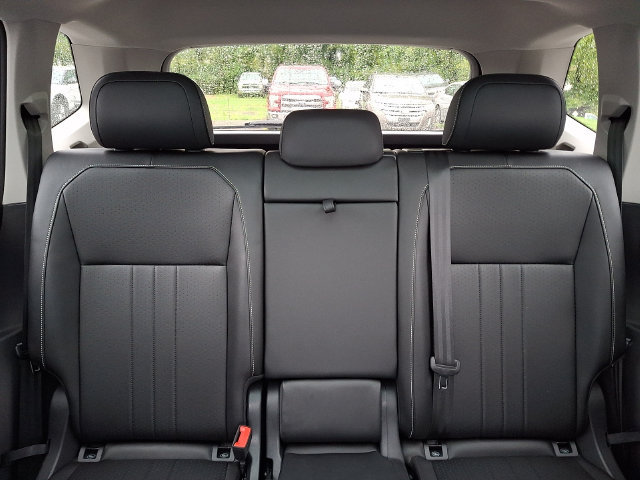 Used 2023 Volkswagen Tiguan SE w/ Panoramic Sunroof Package AWD/4WD image 19