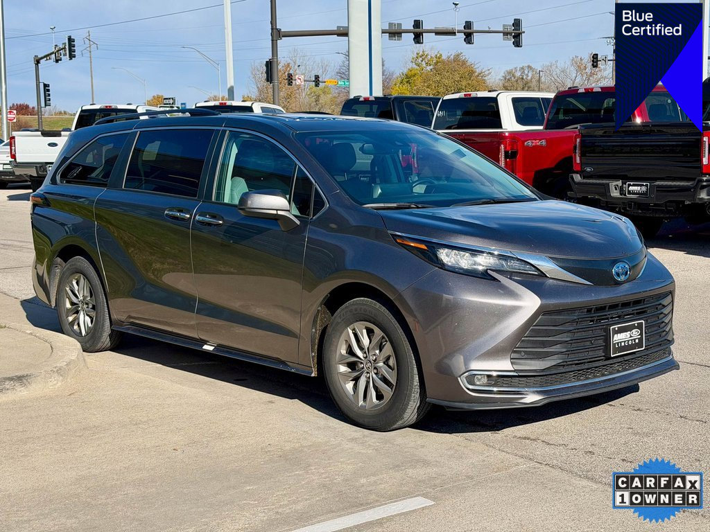 Used 2024 Toyota Sienna XLE image 1