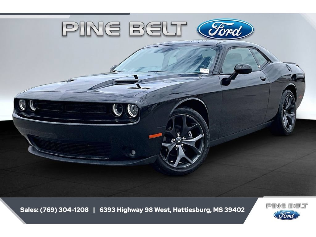 Used 2020 Dodge Challenger SXT w/ Blacktop Package RWD image 10