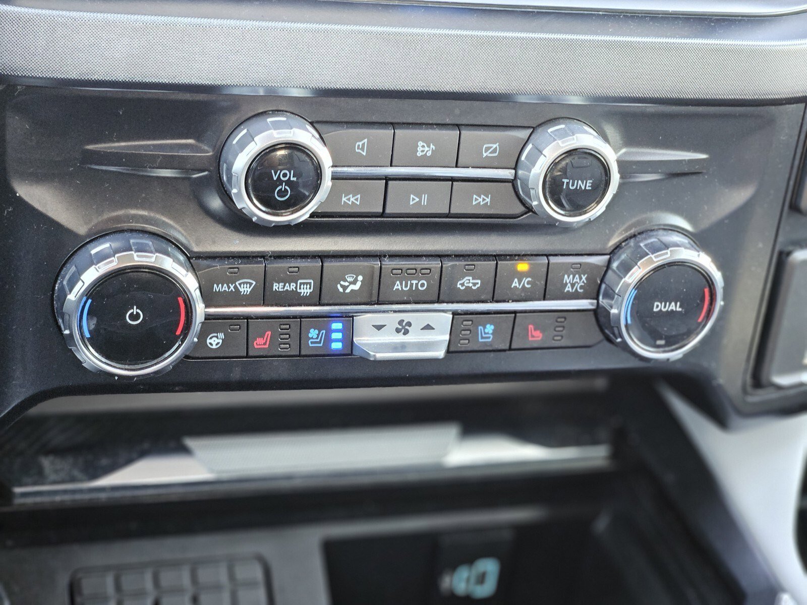 Certified 2024 Ford F250 Limited w/ FX4 Off-Road Package image 24