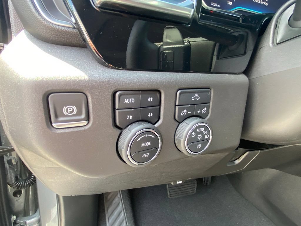 Used 2025 Chevrolet Silverado 1500 LT Trail Boss w/ Convenience Package II AWD/4WD image 12
